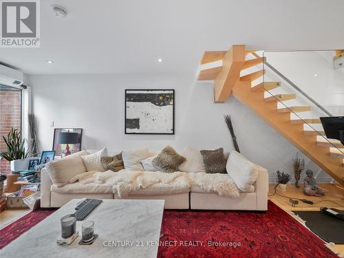 13A - 570 Wellington Street W, Toronto, ON - Indoor Photo Showing Living Room