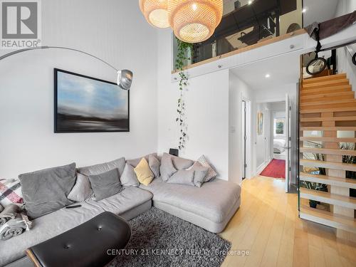 13A - 570 Wellington Street W, Toronto, ON - Indoor Photo Showing Living Room