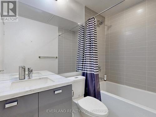 2405 - 290 Adelaide Street W, Toronto, ON - Indoor Photo Showing Bathroom