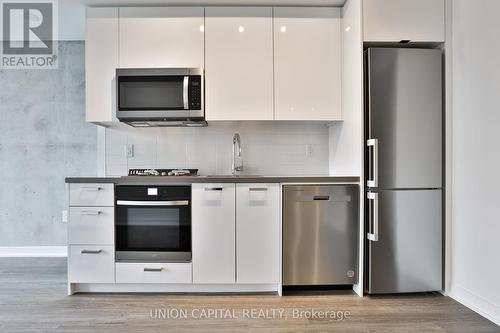 202 - 195 Mccaul Street, Toronto, ON - Indoor Photo Showing Kitchen