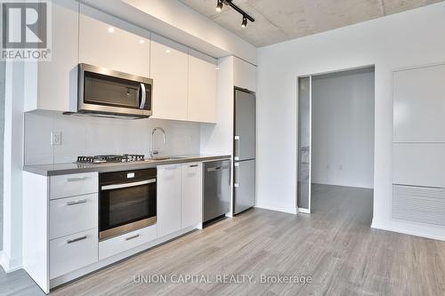 202 - 195 Mccaul Street, Toronto, ON - Indoor Photo Showing Kitchen