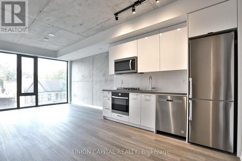 202 - 195 Mccaul Street, Toronto, ON - Indoor Photo Showing Kitchen