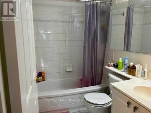 209 - 28 Pemberton Avenue, Toronto, ON - Indoor Photo Showing Bathroom