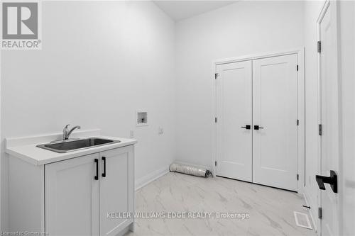 9 Santa Barbara Lane, Halton Hills, ON - Indoor Photo Showing Other Room