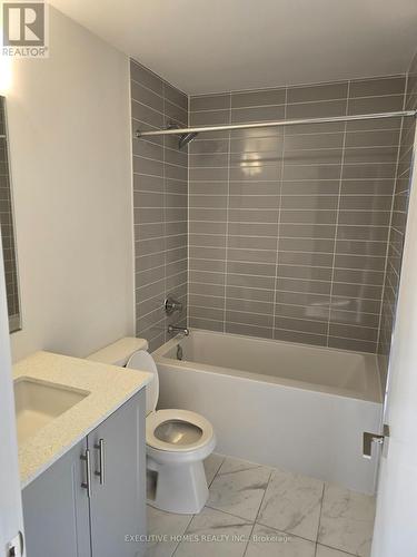 28 - 26 Lytham Green Circle, Newmarket, ON - Indoor Photo Showing Bathroom