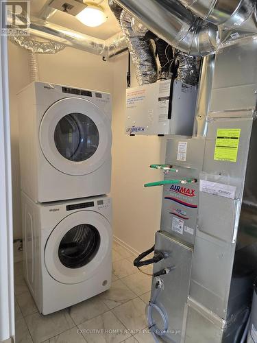 28 - 26 Lytham Green Circle, Newmarket, ON - Indoor Photo Showing Laundry Room