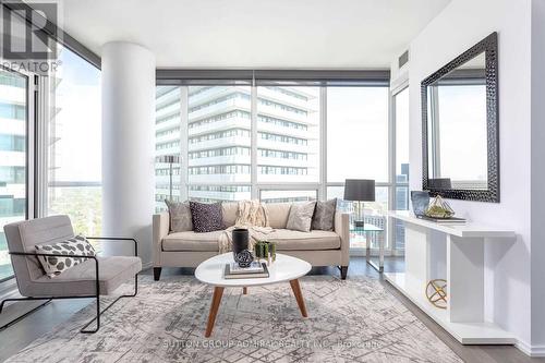 4609 - 45 Charles Street E, Toronto, ON - Indoor Photo Showing Living Room