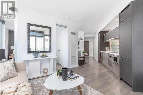 4609 - 45 Charles Street E, Toronto, ON - Indoor Photo Showing Living Room