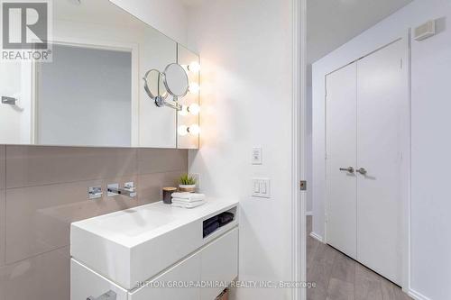 4609 - 45 Charles Street E, Toronto, ON - Indoor Photo Showing Bathroom