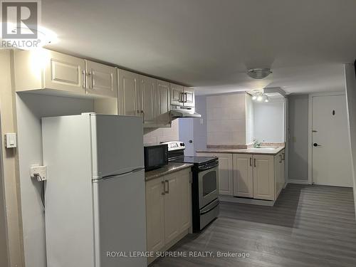 Bsmnt - 46 Jesmond Avenue, Toronto, ON - Indoor Photo Showing Kitchen