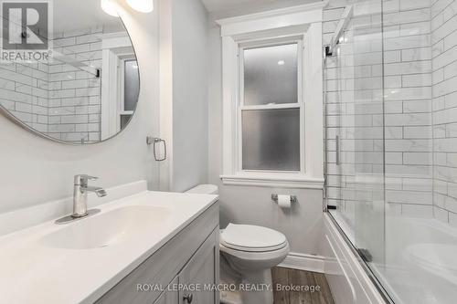 197 Wentworth Street S, Hamilton, ON - Indoor Photo Showing Bathroom