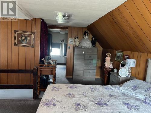 197 Wentworth Street S, Hamilton, ON - Indoor Photo Showing Bedroom