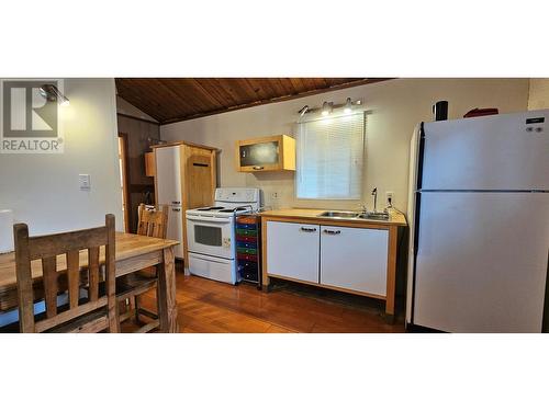 4553 Columere Road, Fairmont Hot Springs, BC - Indoor Photo Showing Kitchen With Double Sink