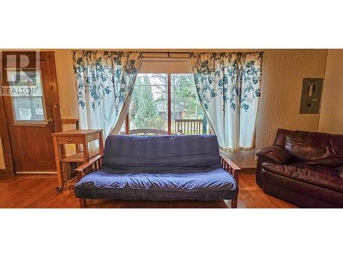 4553 Columere Road, Fairmont Hot Springs, BC - Indoor Photo Showing Living Room