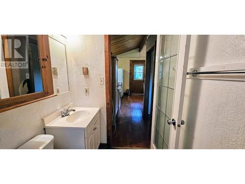 4553 Columere Road, Fairmont Hot Springs, BC - Indoor Photo Showing Bathroom