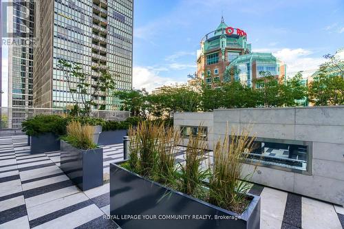 306 - 101 Charles Street E, Toronto, ON - Outdoor