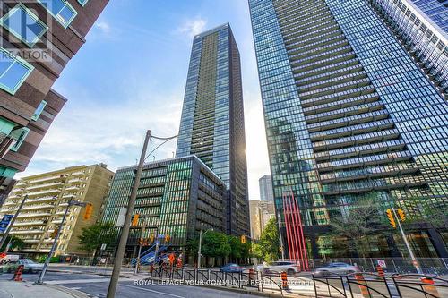 306 - 101 Charles Street E, Toronto, ON - Outdoor With Facade