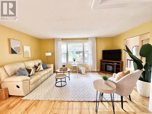 3 Alnet Drive, Belleville, ON - Indoor Photo Showing Living Room