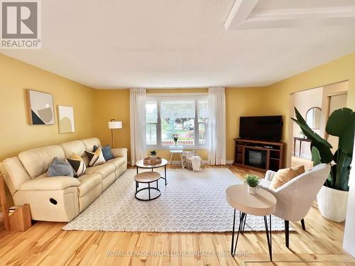 3 Alnet Drive, Belleville, ON - Indoor Photo Showing Living Room