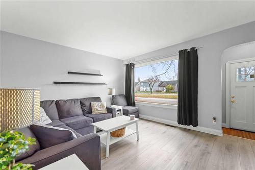 757 Inkster Boulevard, Winnipeg, MB - Indoor Photo Showing Living Room