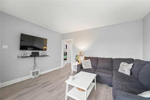 757 Inkster Boulevard, Winnipeg, MB - Indoor Photo Showing Living Room