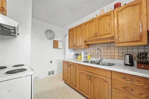 757 Inkster Boulevard, Winnipeg, MB - Indoor Photo Showing Kitchen With Double Sink