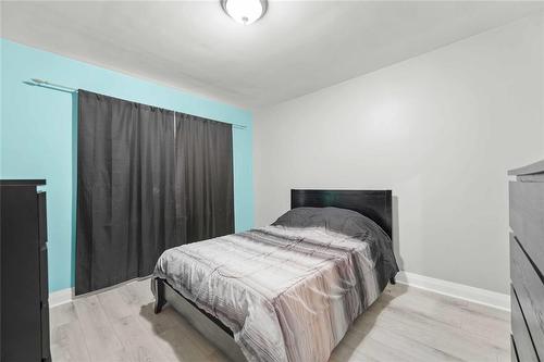 757 Inkster Boulevard, Winnipeg, MB - Indoor Photo Showing Bedroom