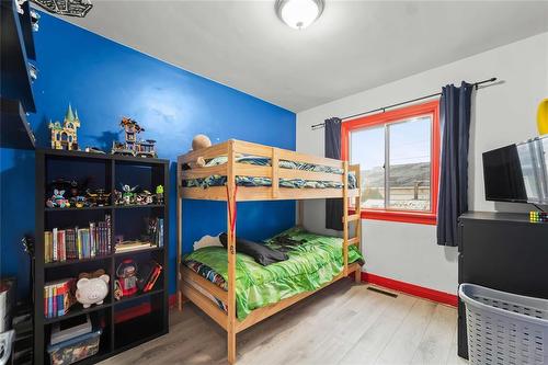 757 Inkster Boulevard, Winnipeg, MB - Indoor Photo Showing Bedroom