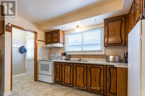 262 Barrett Boulevard, Greater Napanee, ON - Indoor Photo Showing Kitchen With Double Sink