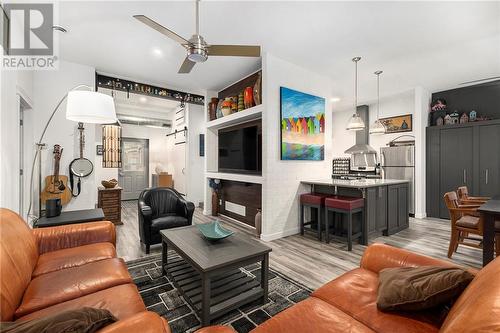 123 Beckwith Street N, Smiths Falls, ON - Indoor Photo Showing Living Room