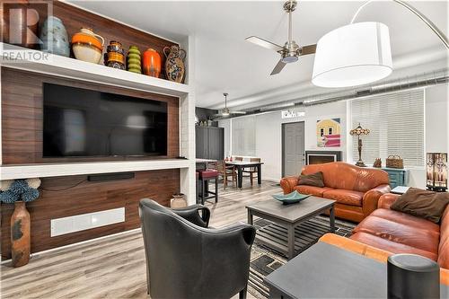 123 Beckwith Street N, Smiths Falls, ON - Indoor Photo Showing Living Room