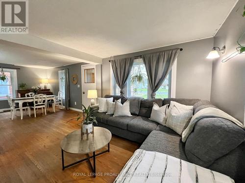 133 Byron Street, Quinte West, ON - Indoor Photo Showing Living Room