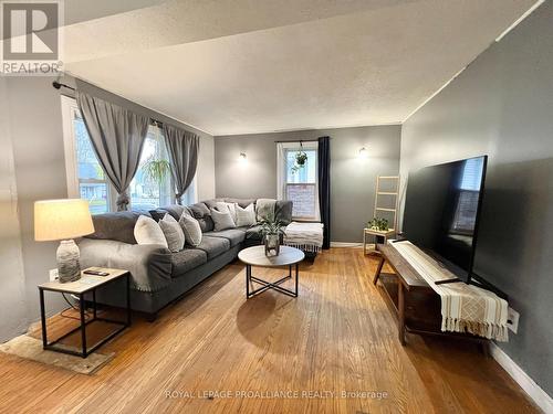 133 Byron Street, Quinte West, ON - Indoor Photo Showing Living Room