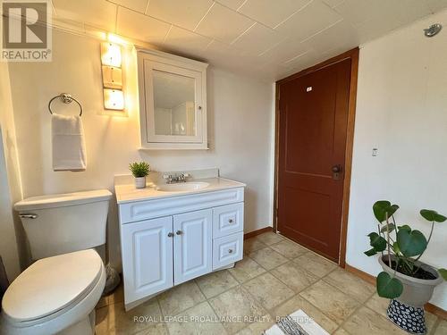 133 Byron Street, Quinte West, ON - Indoor Photo Showing Bathroom