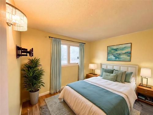 205 Paddington Road, Winnipeg, MB - Indoor Photo Showing Bedroom