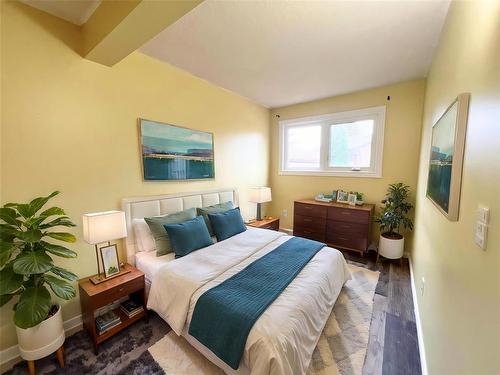 205 Paddington Road, Winnipeg, MB - Indoor Photo Showing Bedroom