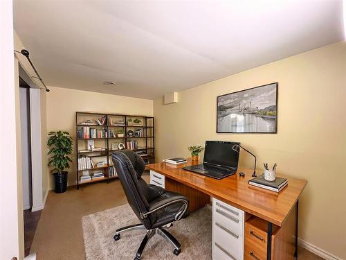 205 Paddington Road, Winnipeg, MB - Indoor Photo Showing Office