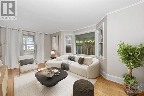 13 Louisa Street, Ottawa, ON - Indoor Photo Showing Living Room