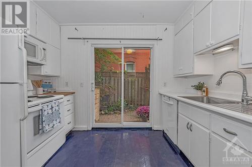 13 Louisa Street, Ottawa, ON - Indoor Photo Showing Kitchen