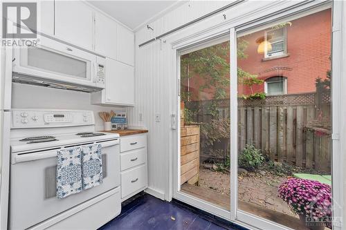 13 Louisa Street, Ottawa, ON - Indoor Photo Showing Kitchen