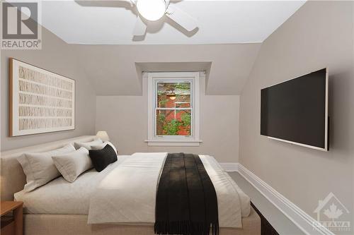 13 Louisa Street, Ottawa, ON - Indoor Photo Showing Bedroom