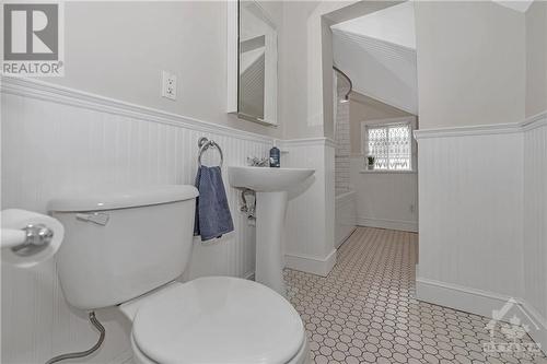 13 Louisa Street, Ottawa, ON - Indoor Photo Showing Bathroom