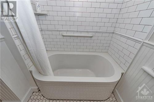 13 Louisa Street, Ottawa, ON - Indoor Photo Showing Bathroom