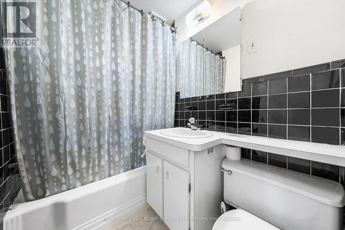 2 Garden Circle, Toronto, ON - Indoor Photo Showing Bathroom