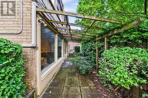 2 Garden Circle, Toronto, ON - Outdoor