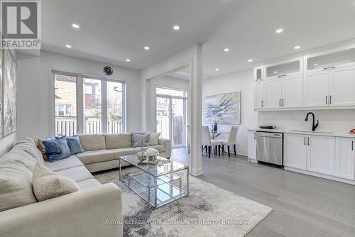 62 Laramie Crescent, Vaughan, ON - Indoor Photo Showing Living Room