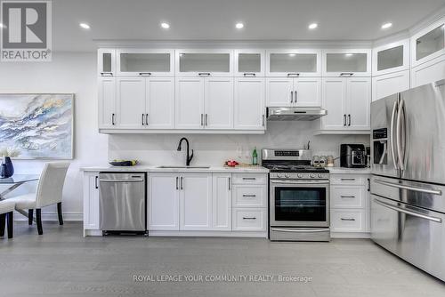 62 Laramie Crescent, Vaughan, ON - Indoor Photo Showing Kitchen With Stainless Steel Kitchen