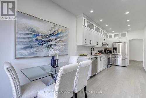 62 Laramie Crescent, Vaughan, ON - Indoor Photo Showing Kitchen