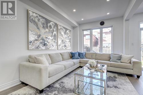 62 Laramie Crescent, Vaughan, ON - Indoor Photo Showing Living Room