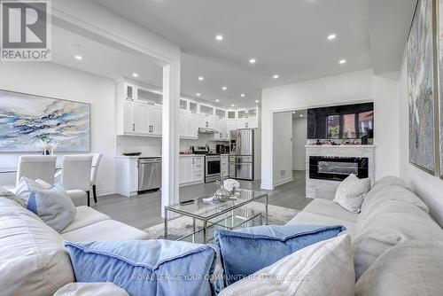 62 Laramie Crescent, Vaughan, ON - Indoor Photo Showing Living Room